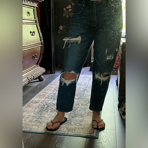 American Eagle AE Tomgirl Distressed Jeans SZ 8 - Picture 1 of 8